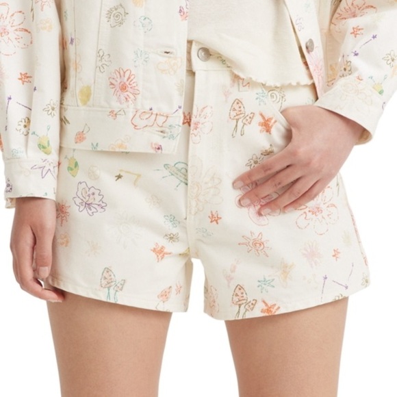 NWT Levi's High Rise Relaxed Mom Cream Denim Jean Shorts Space Doodle - Picture 1 of 16